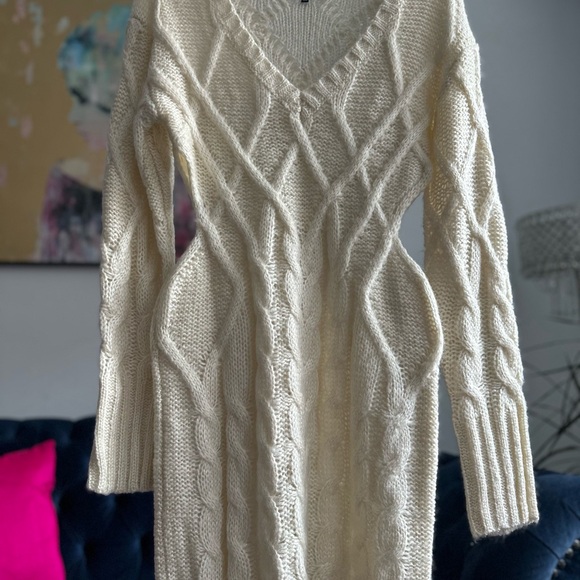 JLUXLABEL Cream V-Neck Cable Knit Sweater - Picture 4 of 11